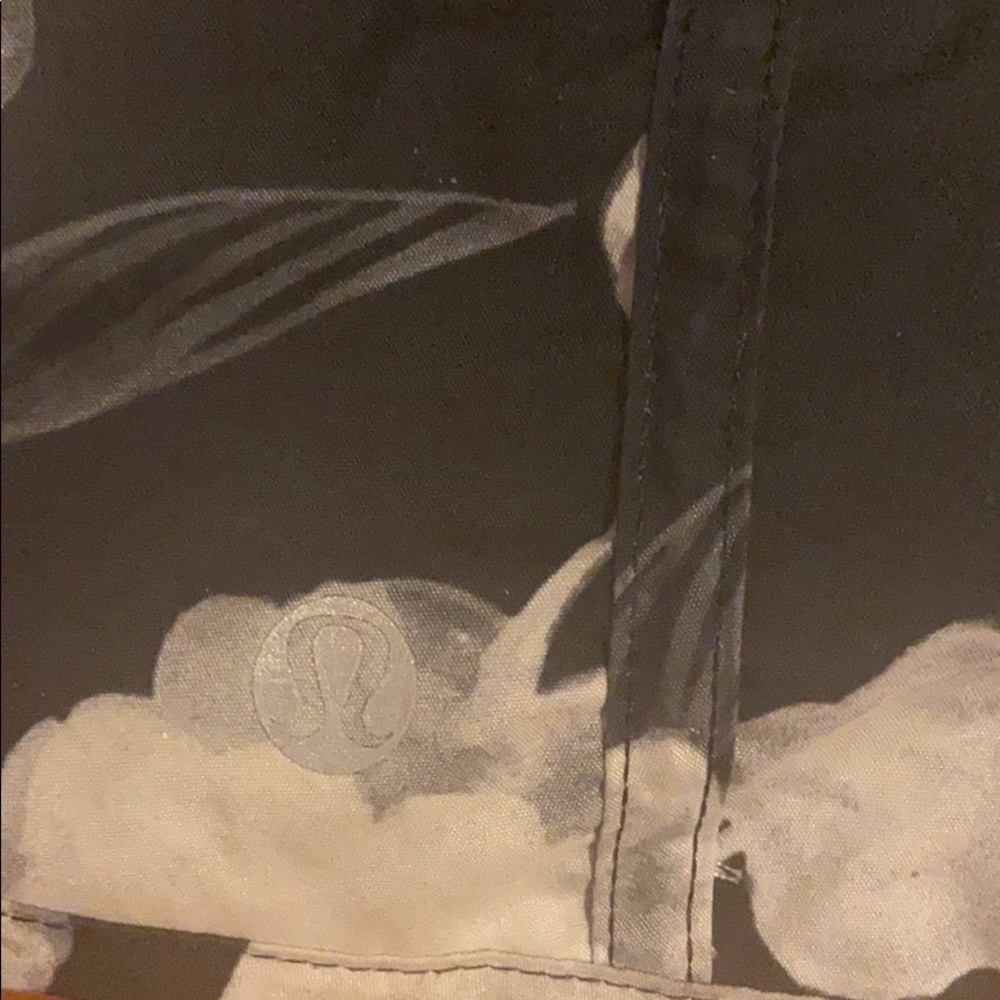 LULULEMON SHORTS - Picture 3 of 4